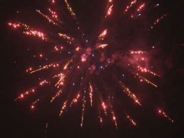 Professional fireworks cakebox with red glitter willow and blue stars effects, available at Xena Vuurwerk BV - The Netherlands